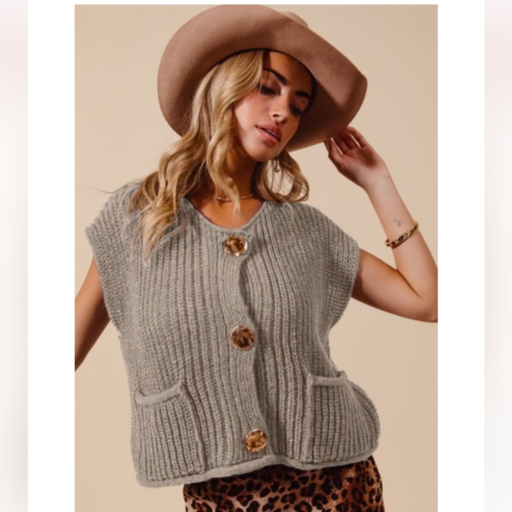 So Me Solid Color Knit Sweater Vest with Big Metal Buttons in pink Large NWT - Picture 2 of 7